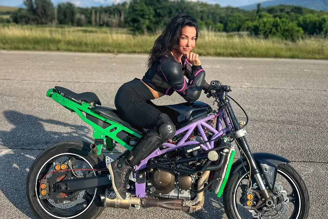 Silvia Radulova :: Motobikes
