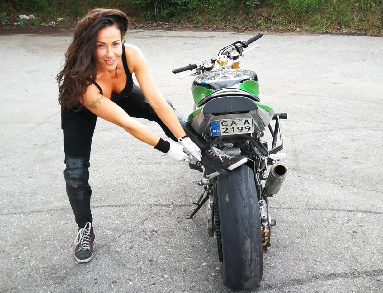 Silvia Radulova :: Motobikes