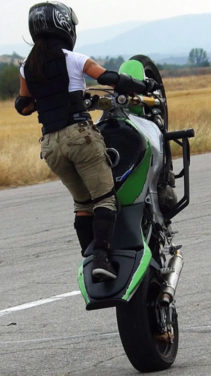 Silvia Radulova :: Motobikes