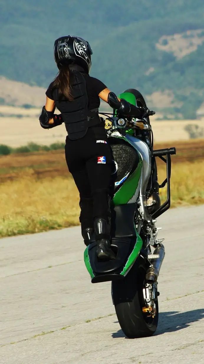Silvia Radulova :: Motobikes